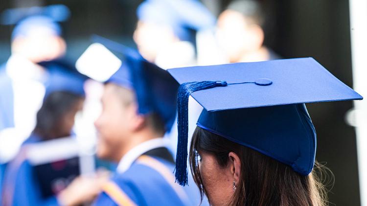 YOUNG PEOPLE IN MACARTHUR LOCKED OUT OF UNI Main Image